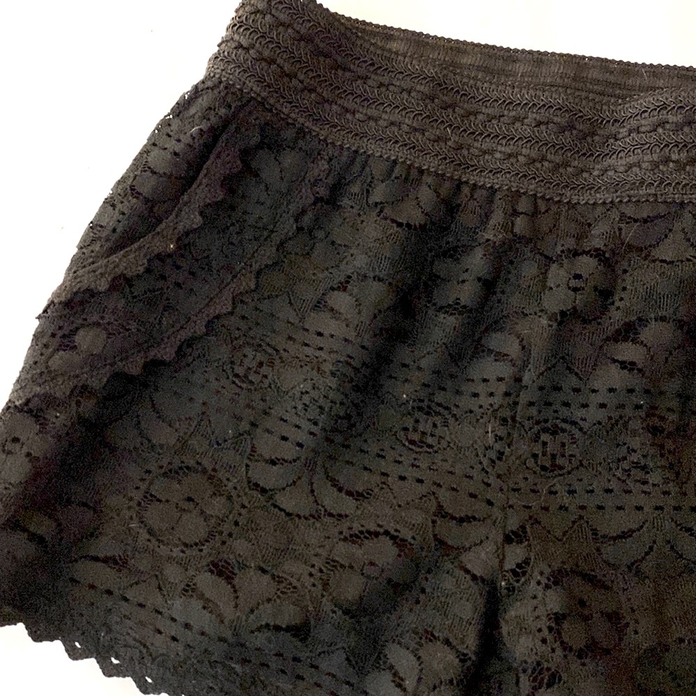 Love Cameron Women’s Lace Shorts Size M